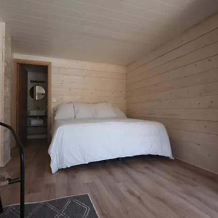 Le Chalet Des Trois Quilles Hébergement de vacances *