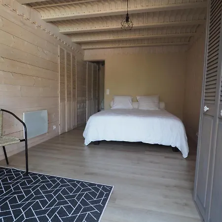 Le Chalet Des Trois Quilles Hébergement de vacances *